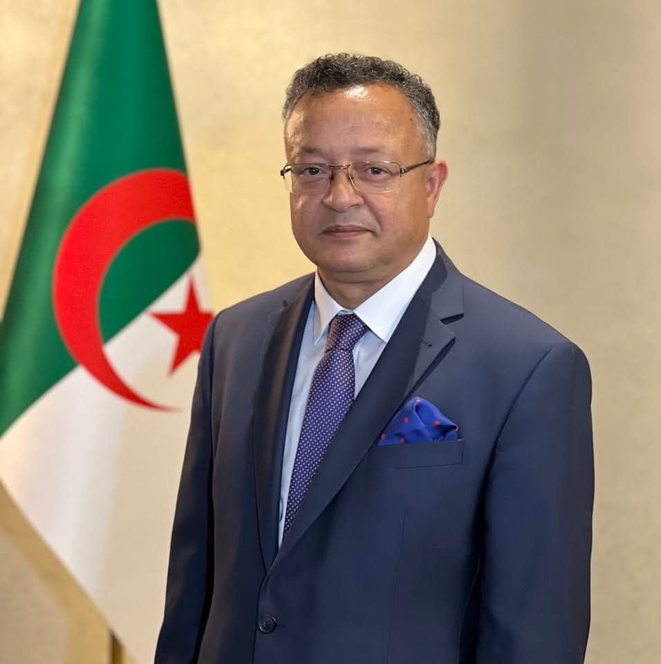 الأستاذ المتميز السيد كمال بداري